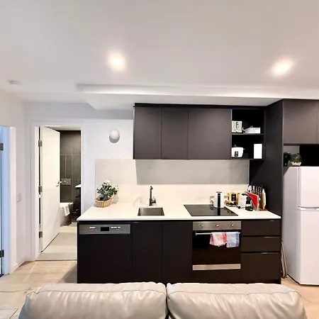 Spacious 2Br Apt In Canberra City Centre Bbq/ Pool-3