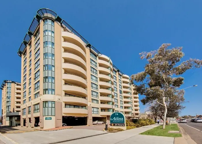 2 Bed 2 Bath Apartment In Braddon, Canberra - Pool, Gym And Free Parking