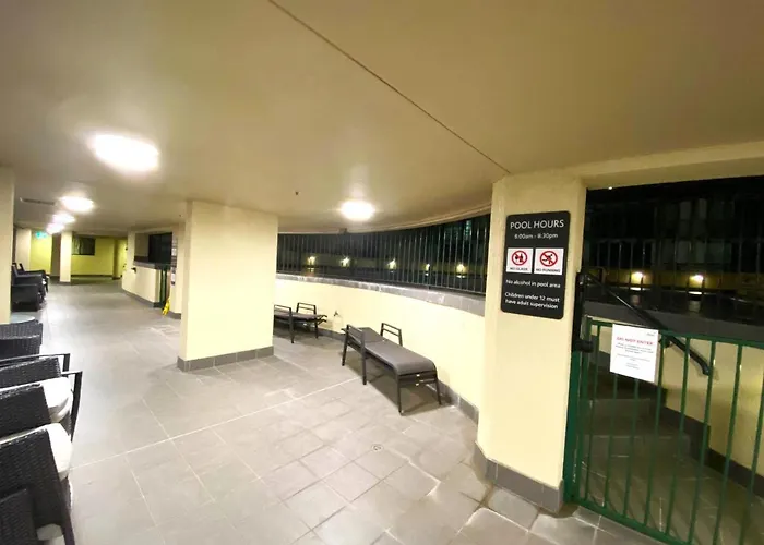 2 Bed 2 Bath Apartment In Braddon, Canberra - Pool, Gym And Free Parking