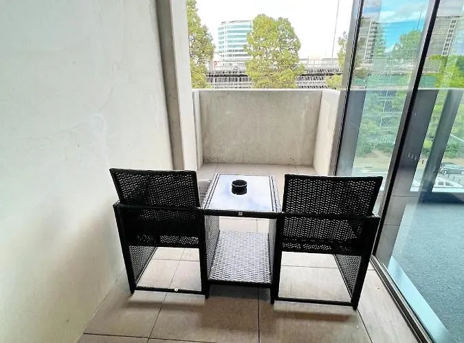 Enchanting In Red - 1Bd 1Bth 1Csp Canberra