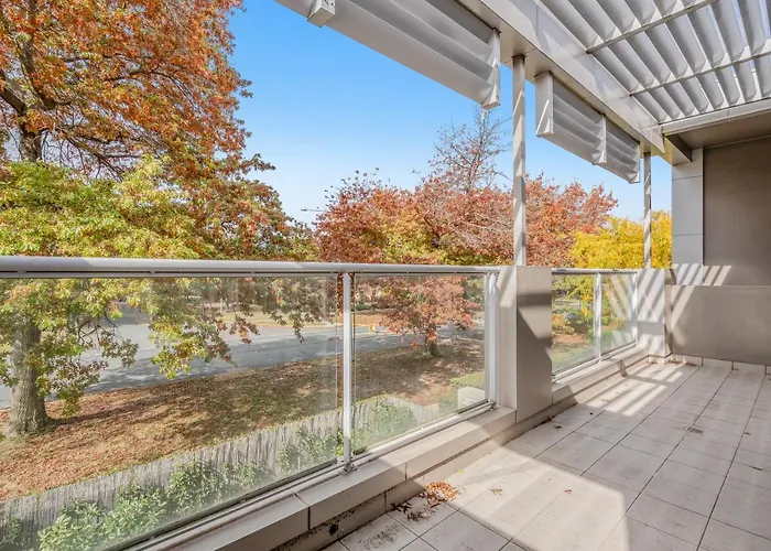 One Bedroom Apartment In Braddon Canberra