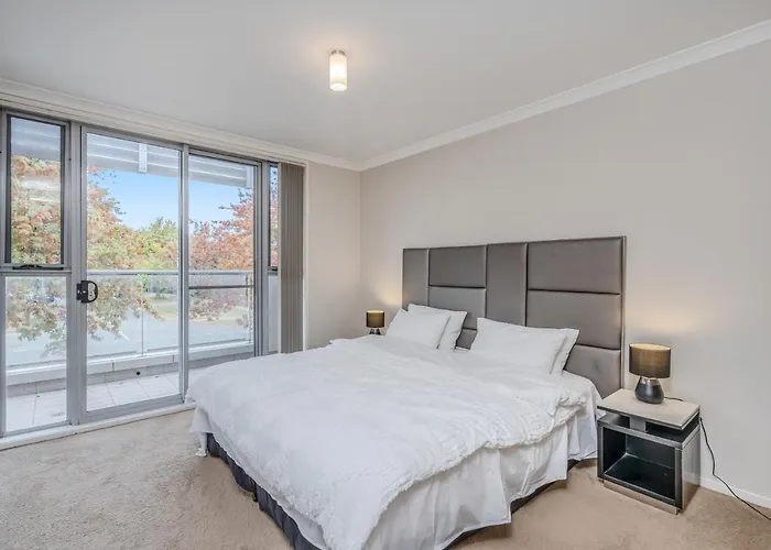 One Bedroom Apartment In Braddon Canberra