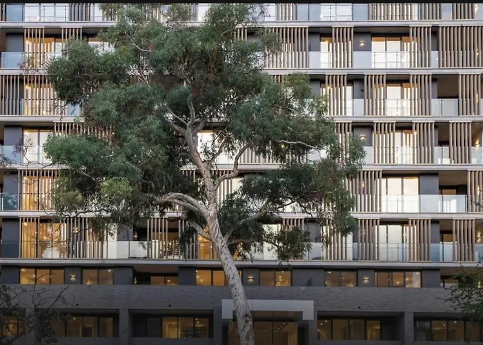 The Hamptons -Coastal Luxe Dual Suite - 2 Bed 2 Bath, Rooftop Pool & Free Parking Canberra