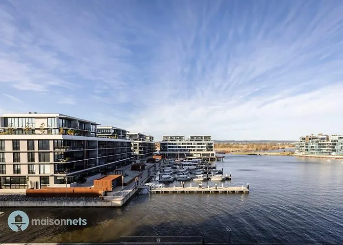 Large Modern 2 Bdrm Apt, Water Views, 2X Car Spots Canberra