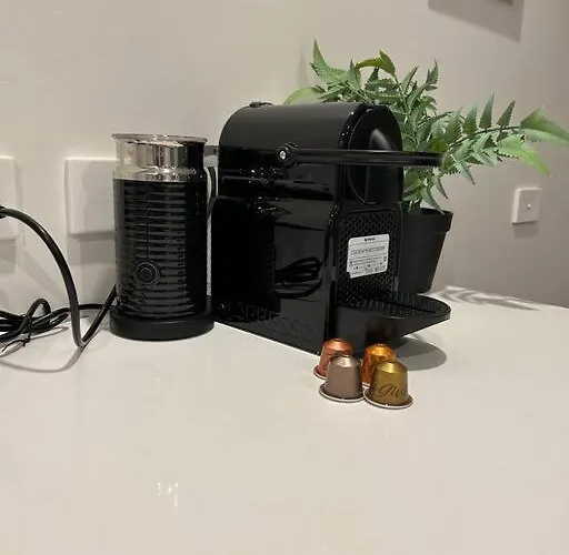 Plush Apartment On Mort Canberra