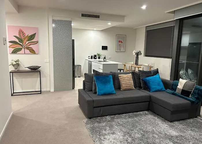 Plush Apartment On Mort Canberra