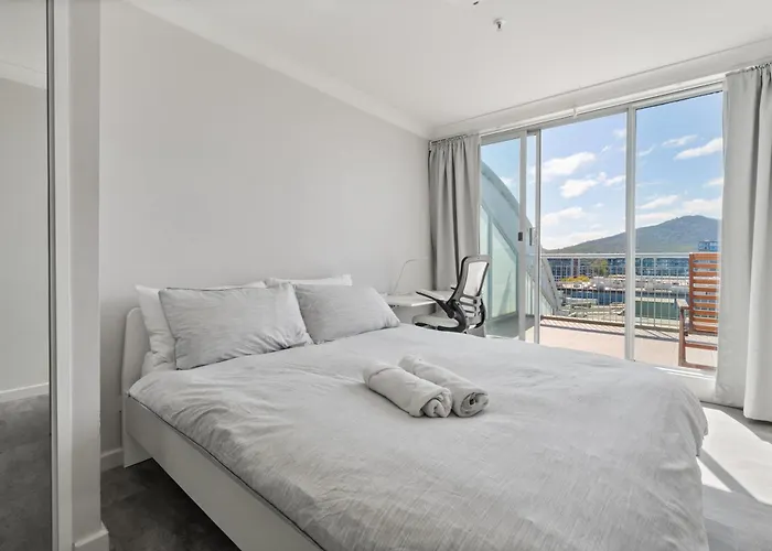 Dana-Ensuite In Central Shared Duplex Apartment Canberra