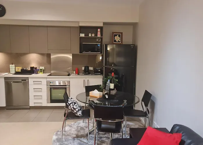 Qure Restaurant And Apartments Canberra Bruce