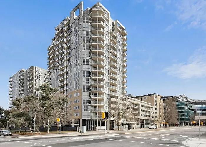 Modern Renovated Cbd Apartment Canberra