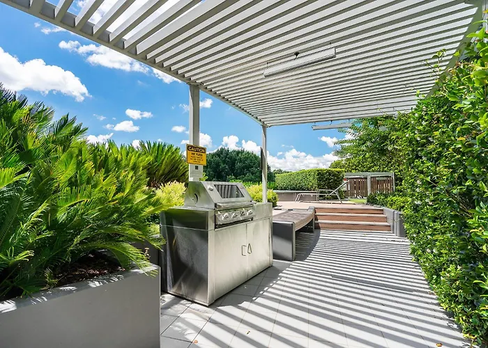 Spacious 1-Bed With View In Central Location Canberra