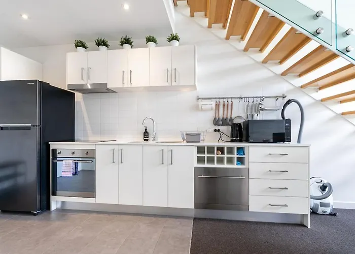 Bright Loft-Style Apartment With Gorgeous View - Hosted By Canstay Canberra