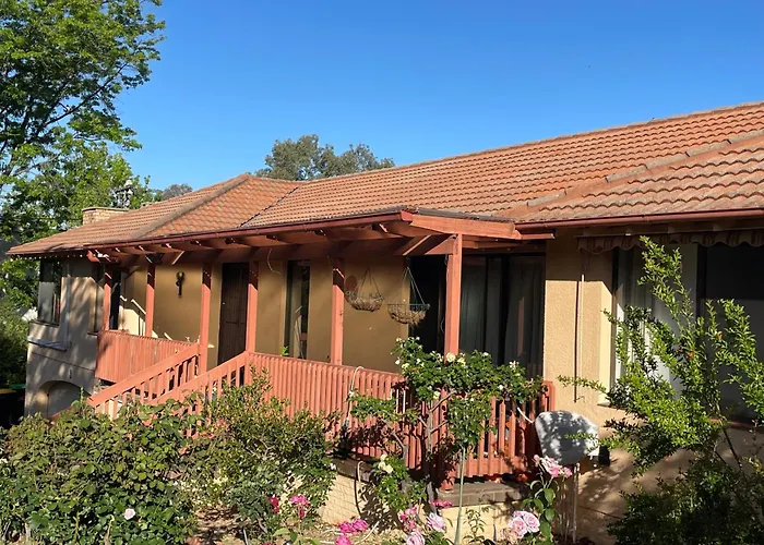 Felicity Peaceful Home Stay Canberra