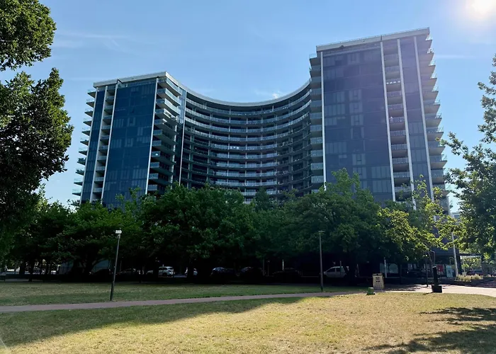 Manhattan Luxe Views L14 Pool Spa Gym 1Br 1 Bath 1 Secure Parking Central City Canberra