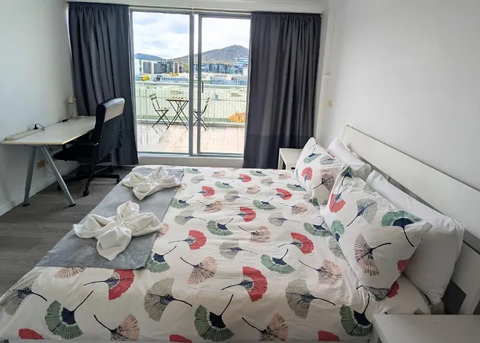 Dana-Cozy Private Room In Shared Central Apt-Rm 2 Canberra