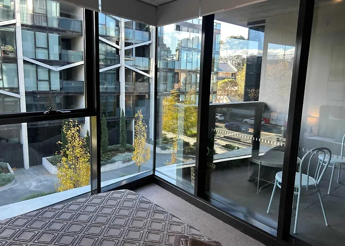 2Br-2Br-1Car-Cbd-Pool-Shopping Apartment Canberra