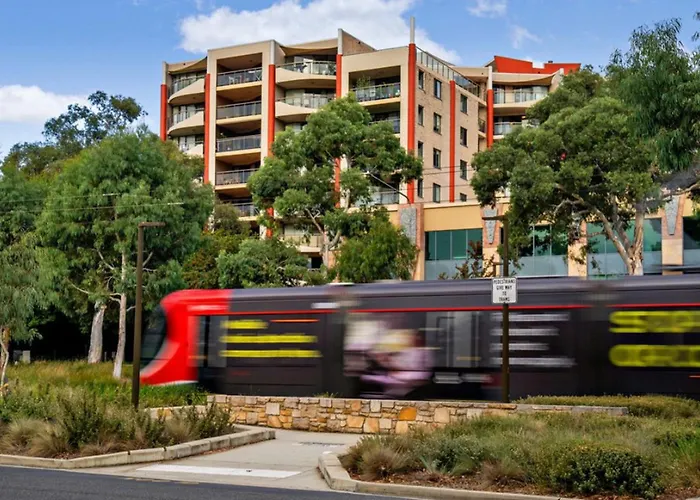 Central Braddon Retreat With Balcony & Pool Access Canberra