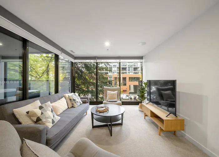 Chic Inner-City 2-Bed Abode With Pool Gym & Sauna Canberra