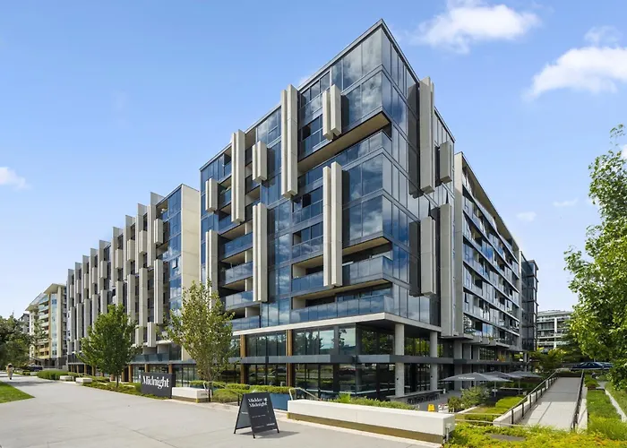Chic Inner-City 2-Bed Abode With Pool Gym & Sauna Canberra
