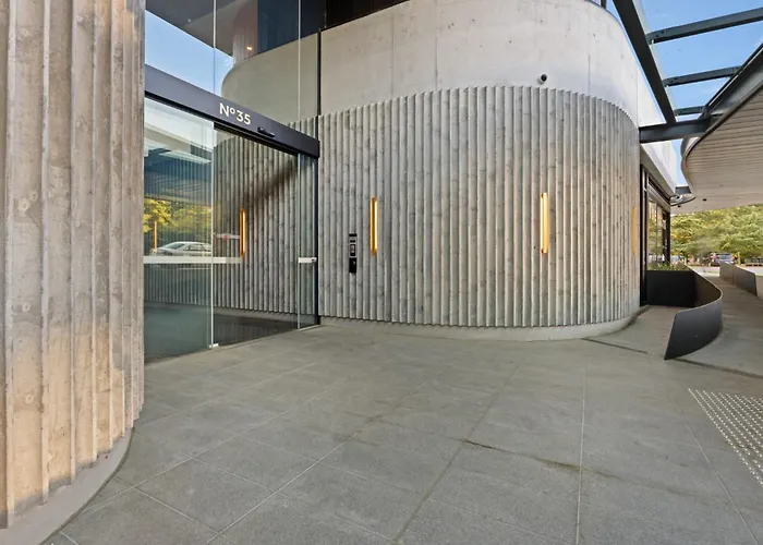 Elegant 2-Bed Urban Retreat With Outdoor Dining Apartment Canberra