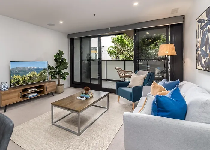 Chic 3-Bed In Central With Pool, Sauna And Gym Canberra