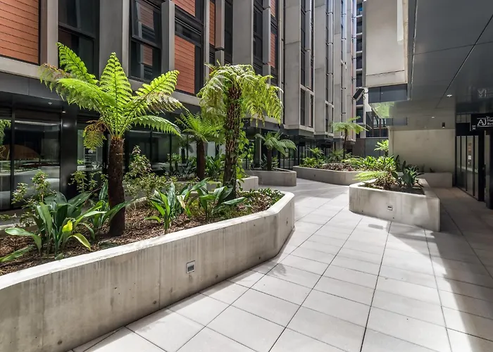 Chic 3-Bed In Central With Pool, Sauna And Gym Canberra