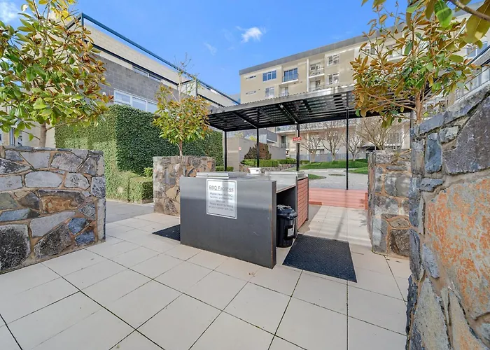 Glorious Central Canberra 1-Bed With Sauna