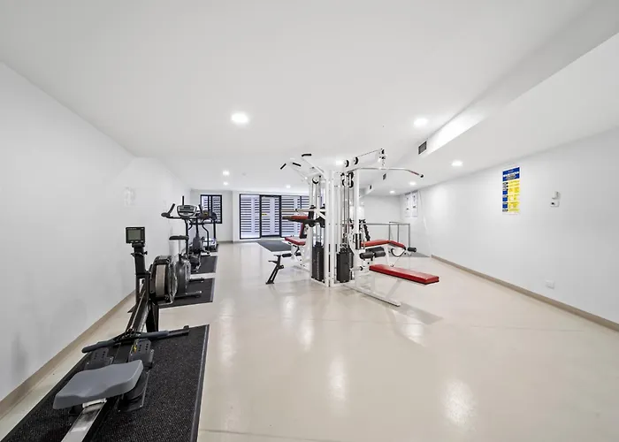 Inner-City 2-Bed With Parking, Pool, Gym & Bbq Canberra