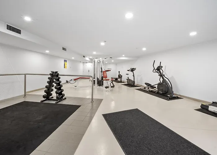 Inner-City 2-Bed With Parking, Pool, Gym & Bbq Canberra
