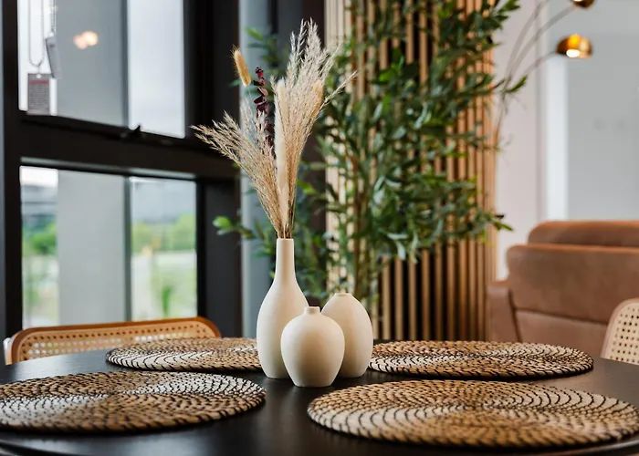 Chada By Cadiz Properties - 2 Bedroom Apartment With Lakeview Pool, Within Cbd And Beside Commonwealth Park Canberra