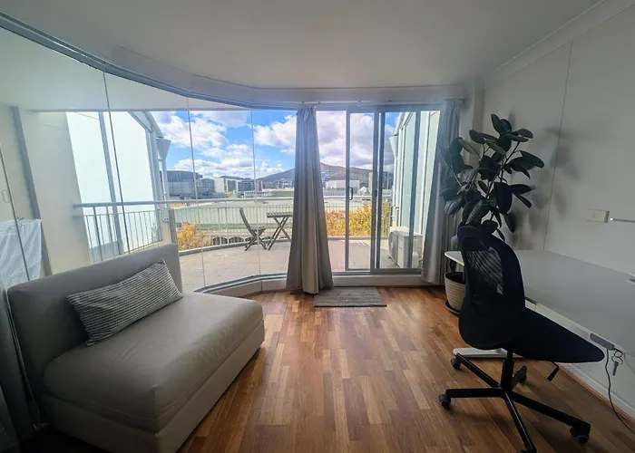 Dana-Central Apartment With Mount Ainslie Views Canberra