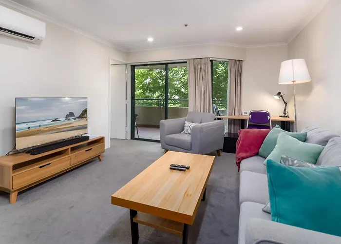 Central 2-Bed Apartment With Gym And Spa Canberra