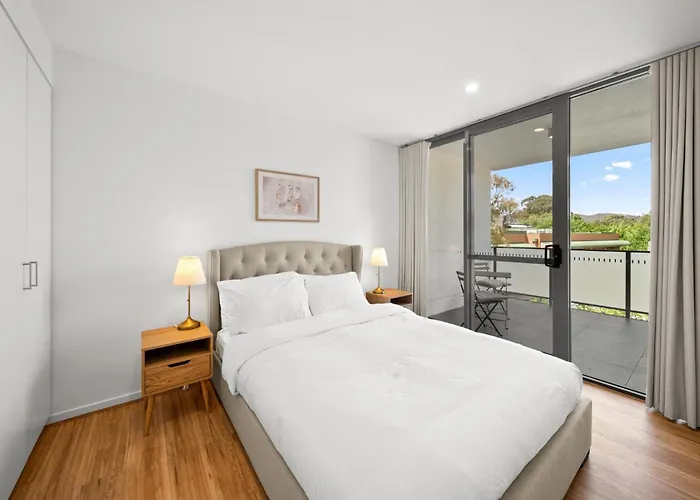 Indoor Pool Gym: Modern Hideout 12-Min From Cbd Apartment Canberra