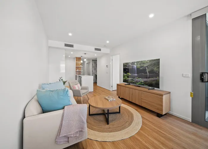 Indoor Pool Gym: Modern Hideout 12-Min From Cbd Apartment Canberra