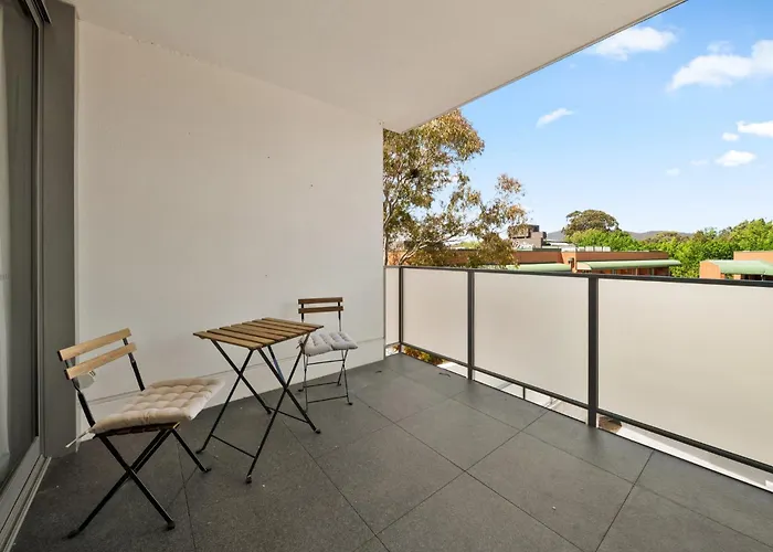 Indoor Pool Gym: Modern Hideout 12-Min From Cbd Apartment Canberra