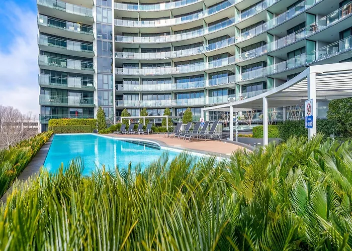 Fabulous 2Br 2Ba Apartment In The Central District Canberra