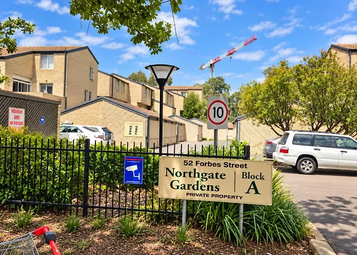 Dana-Private Room In 3-Bedroom Apartment-1 Canberra