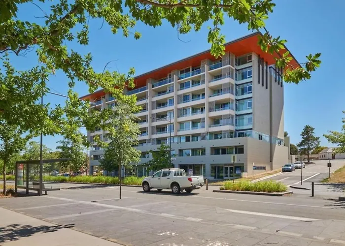 Homely Modern Apt Between The Lake And City - Hosted By Canstay Canberra