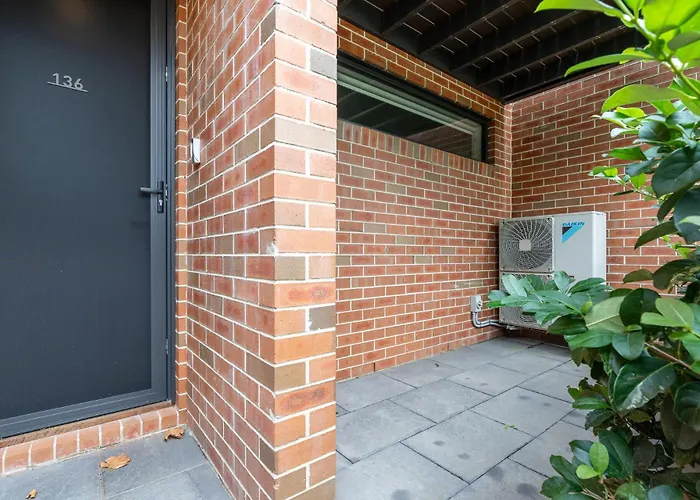 Contemporary Tri-Level Apt In A Prime Central Spot - Hosted By Canstay Canberra
