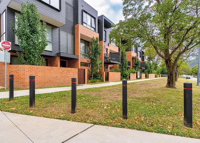 Contemporary Tri-Level Apt In A Prime Central Spot - Hosted By Canstay Canberra