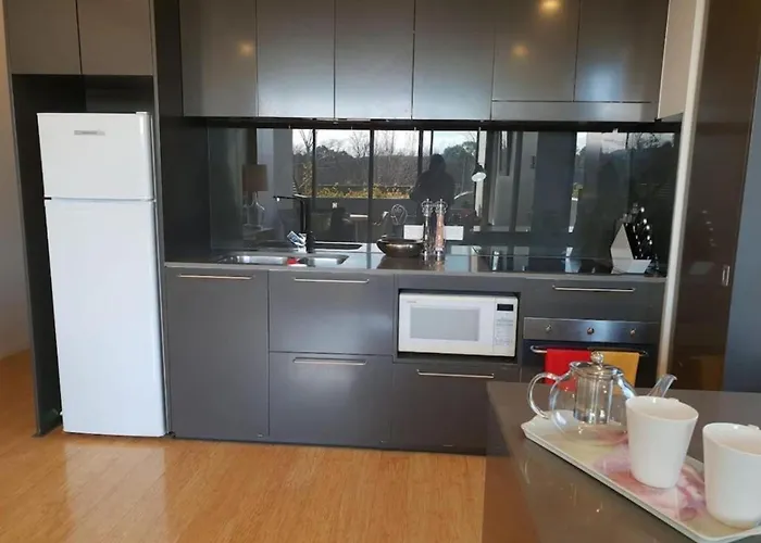Modern Apartment - Prime Location With Heated Pool - Hosted By Canstay Canberra