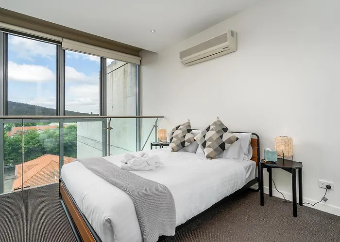 Bright Loft-Style Apartment With Gorgeous View - Hosted By Canstay Canberra