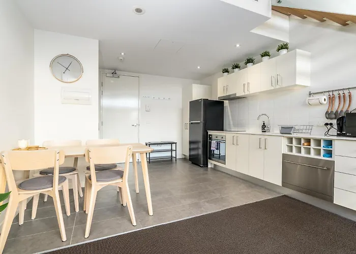 Bright Loft-Style Apartment With Gorgeous View - Hosted By Canstay Canberra