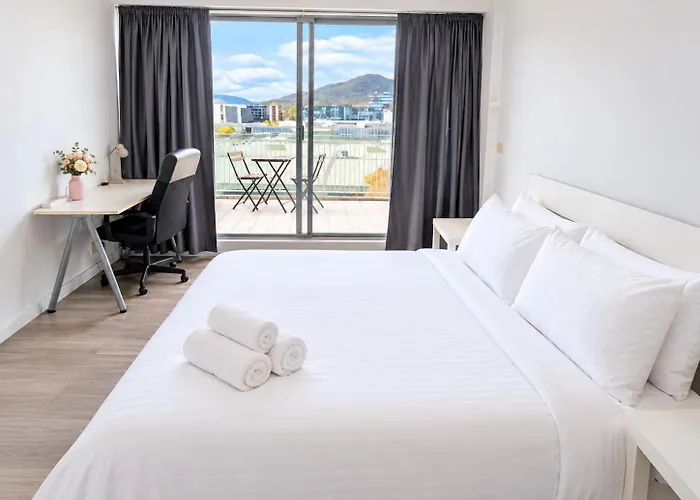 Dana-Cozy Private Room In Shared Central Apt-Rm 2 Canberra