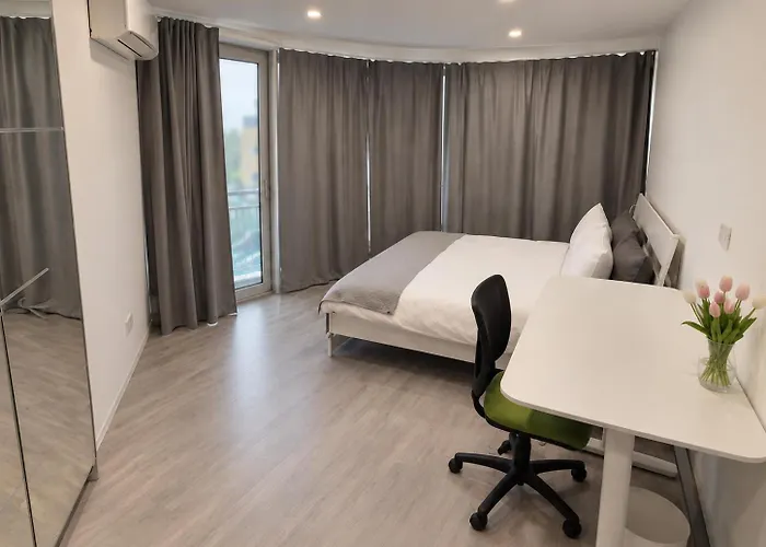 Dana-Spacious Private Room In Shared 2-Bedroom Apartment-2 Canberra
