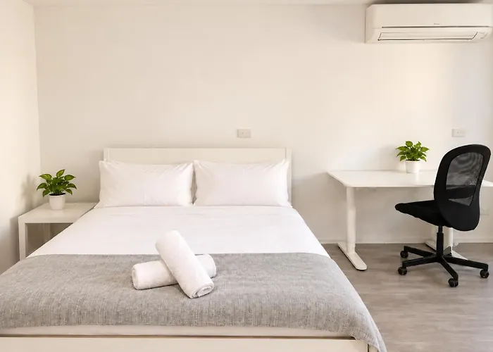 Dana-Spacious Private Room In Shared 2-Bedroom Apartment-1 Canberra